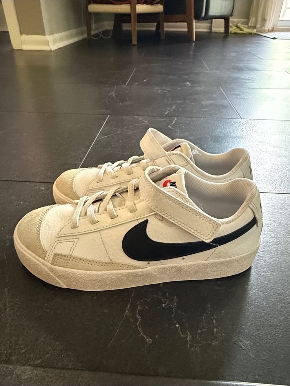 Nike Boys Blazer Low Top ‘77, Size 2